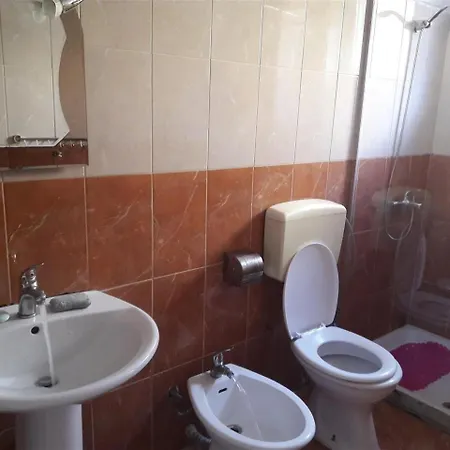 Apartman 21 Dhjetori Tirana